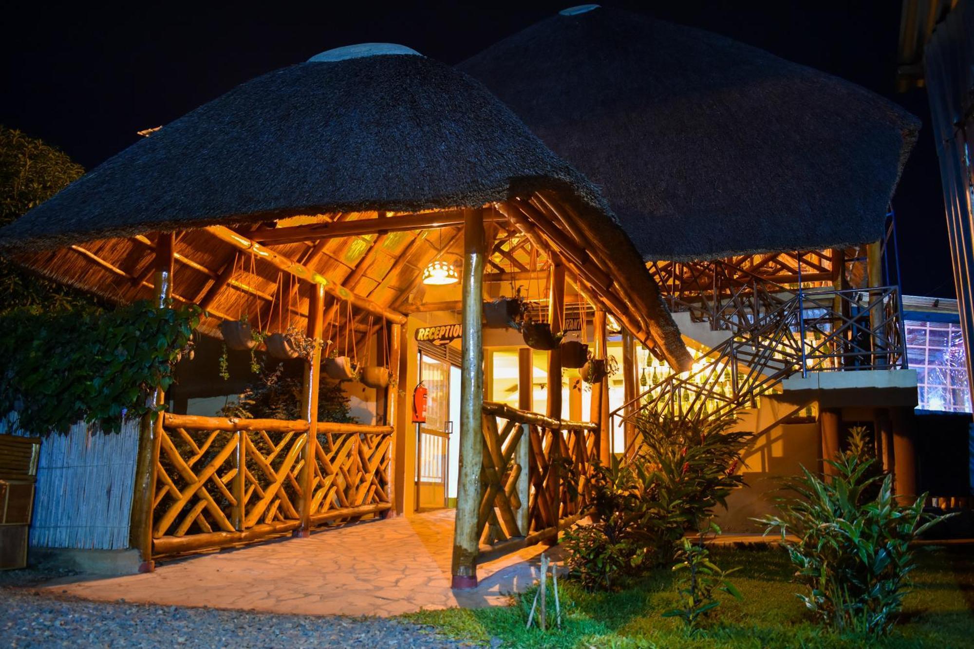 African Roots Gulu Exterior foto